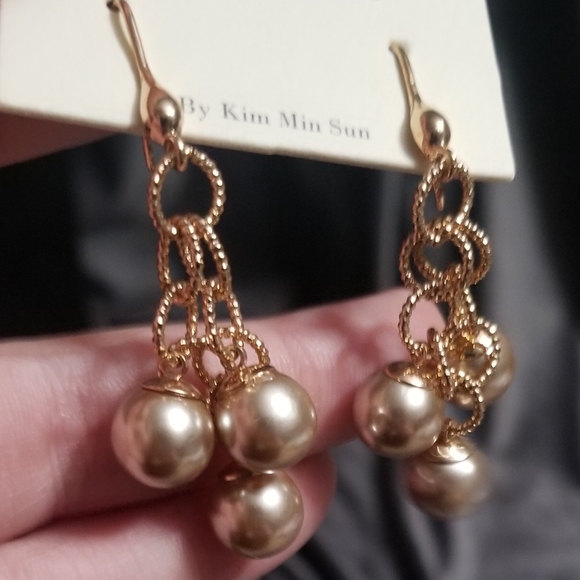 Gold Metal w/Muted Gold Tone Pearl Dangle Earrings - Picture 4 of 5